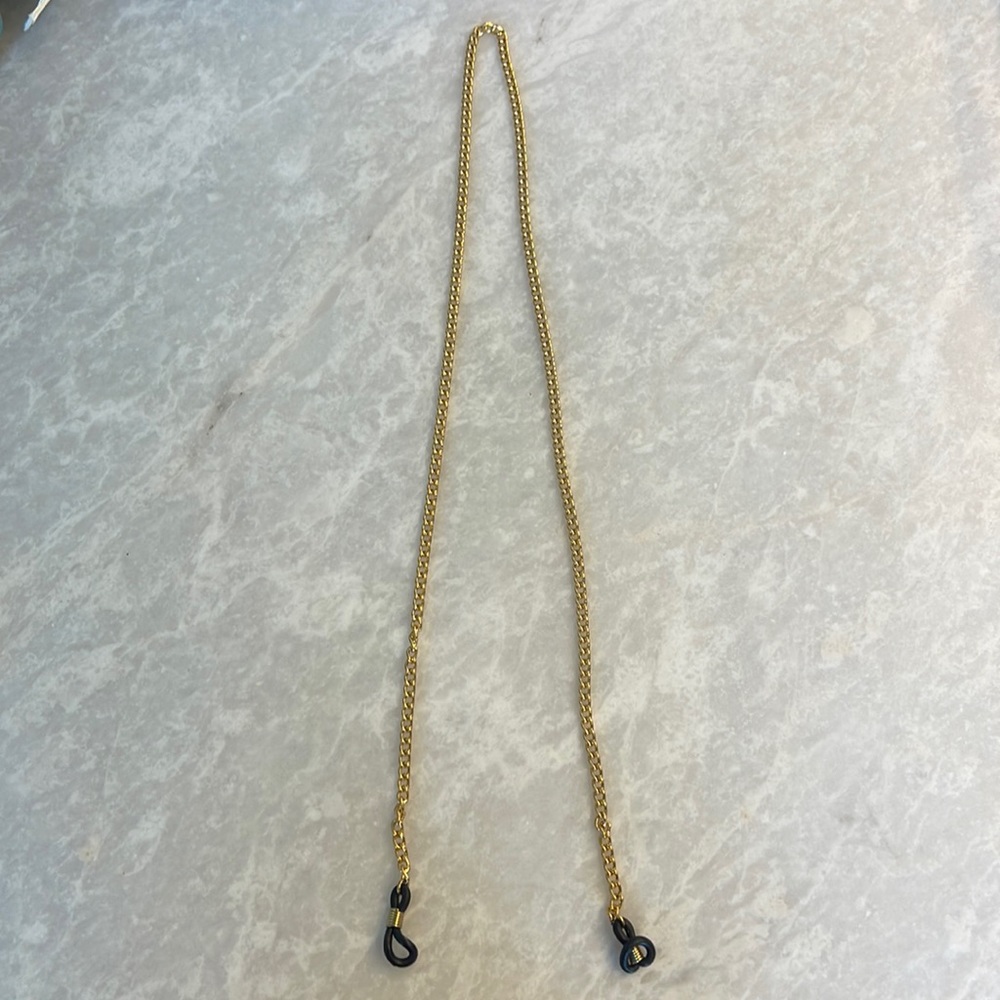 Gold colored sunglasses chain. Super lightweight.